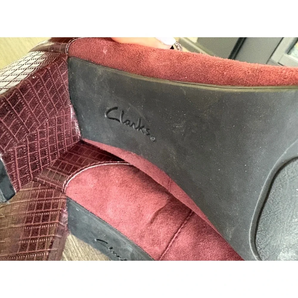 RARE Clarks Collection Burgundy‎ Suede Leather Mary Jane Block Heel Shoes Size 8 - Picture 7 of 9
